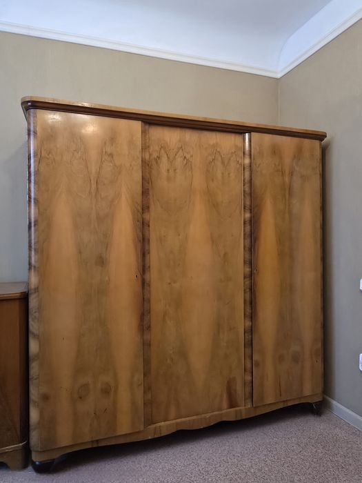 Продаю винтажный шкаф