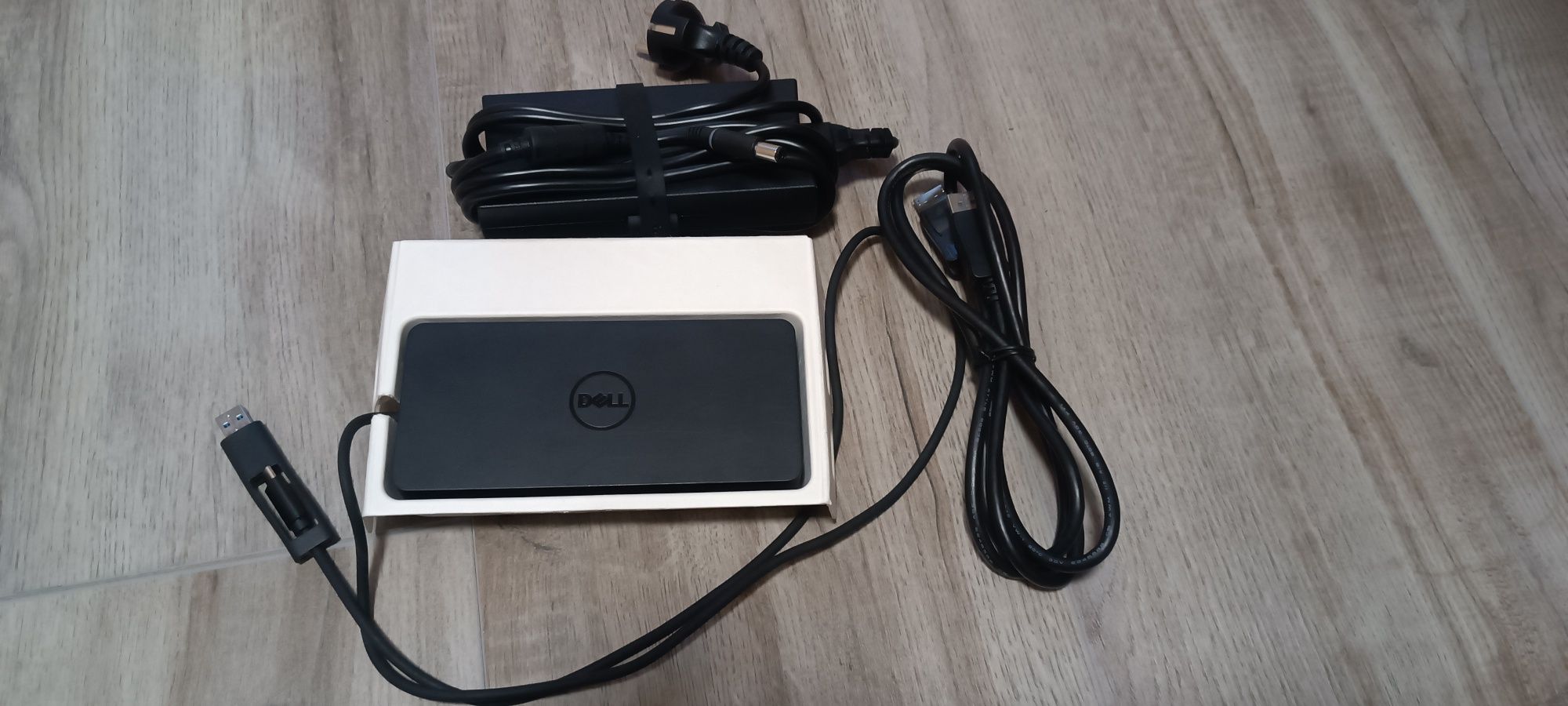 Универсална Докинг станция Dell Universal Dock D6000