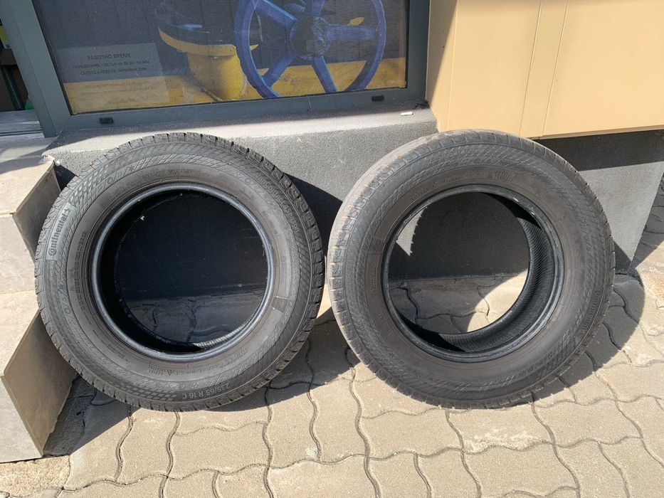 2 бусови гуми 235/65R16C Continental Van Contact 4Season