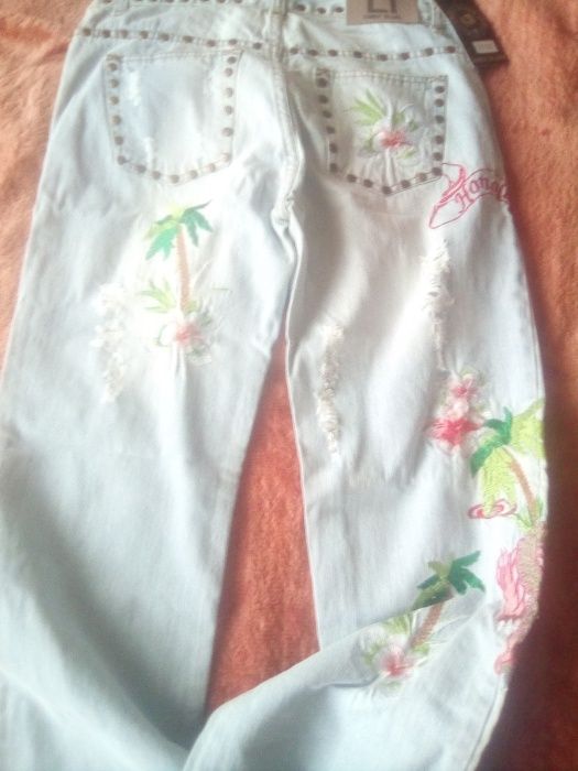 Дънки дамско с бродерия