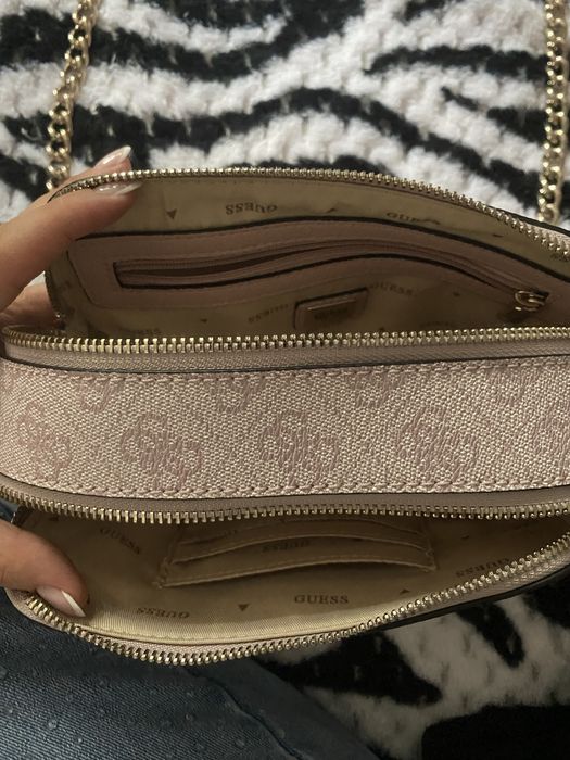 Дамска чантичка Guess