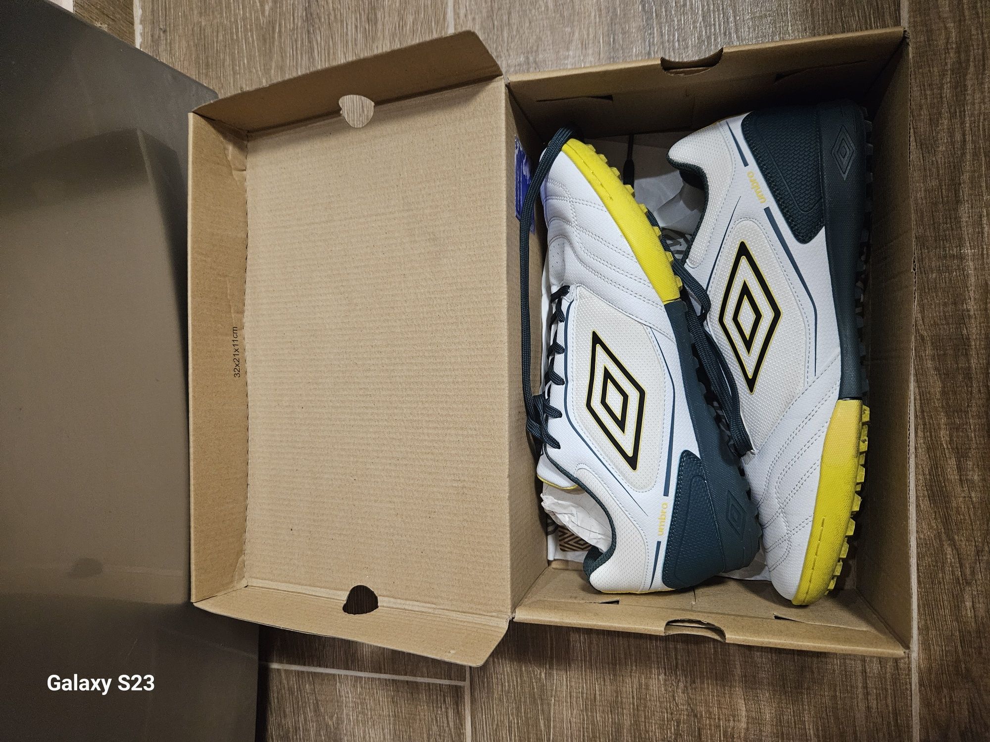 Футболни обувки стоножки UMBRO