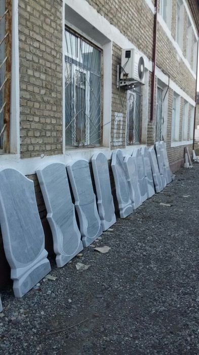 Памятники из мрамора и габры. Йодгорликлар мрамора ва габрадан.