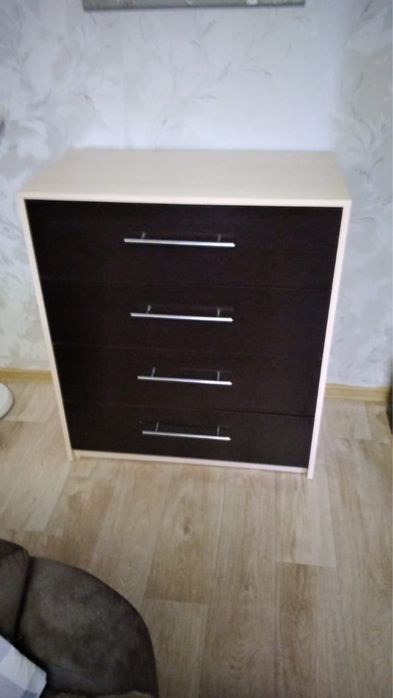 Продам комод и шкаф с зеркалом