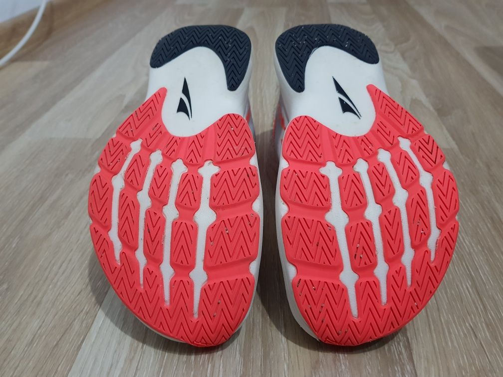 Adidasi Altra mărimea 40,5 nike force boost.
