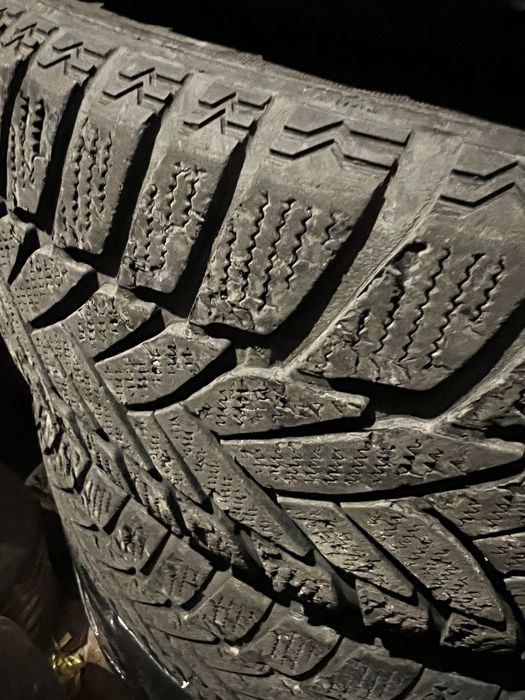 Vând set de 4 roți cu cauciucuri de iarnă - 205/55 R16