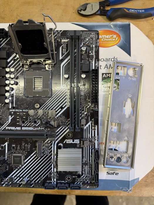 Placa de baza B560 Asus