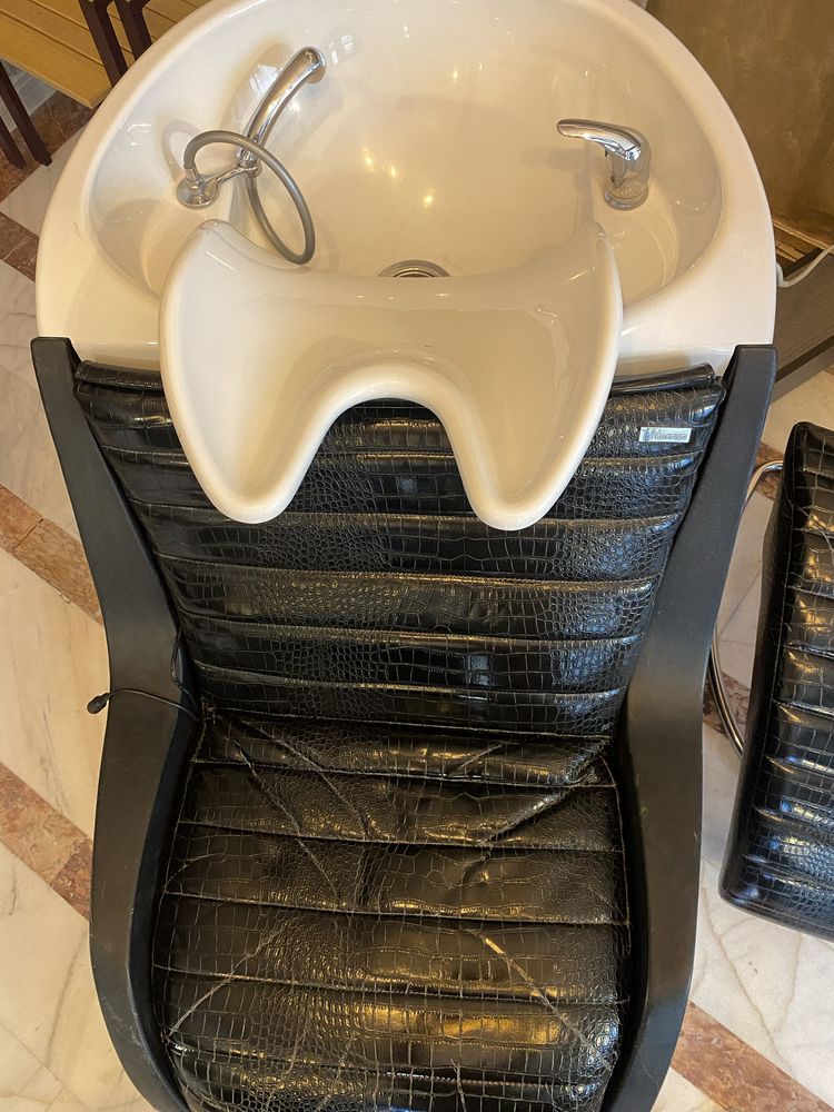 Scafa si scaune pentru salon.materialul scaunelor si al  scafei eate