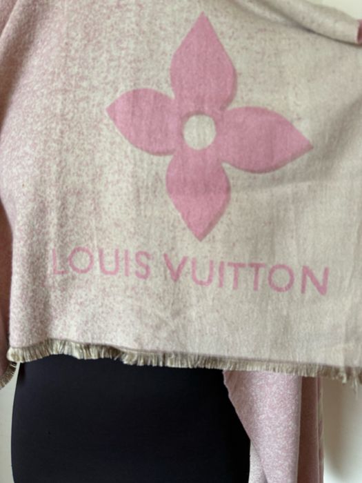 Fular Louis Vuitton , impecabil