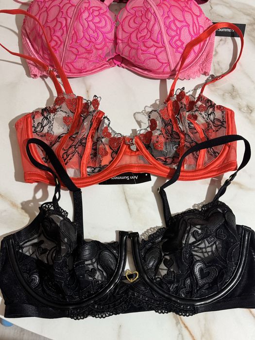 Vând articole de lenjerie intimă Ann Summers, noi cu etichetă.