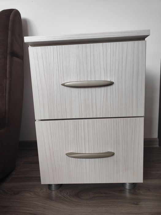 Comode/noptiere albe