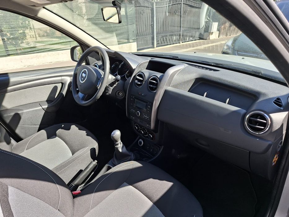Dacia Duster gri / 46 000 km