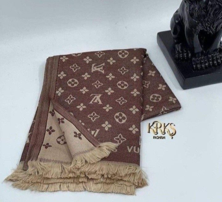 Set Louis Vuitton 4 articole( geanta +curea+portofel + esarfa),sa,etic