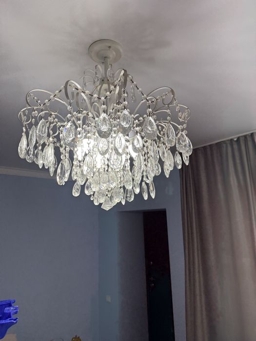 Продам люстру в идеальном состоянии