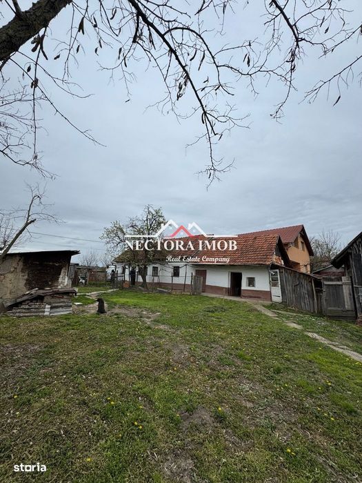 Casa 2 camere 70 mp, in CETARIU cu 2117 mp teren, la 15 km de Oradea
