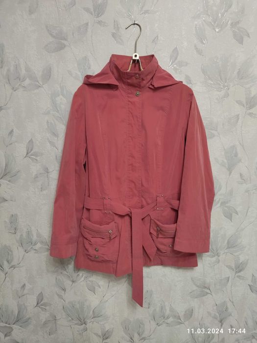 Ветровка, размер 48.