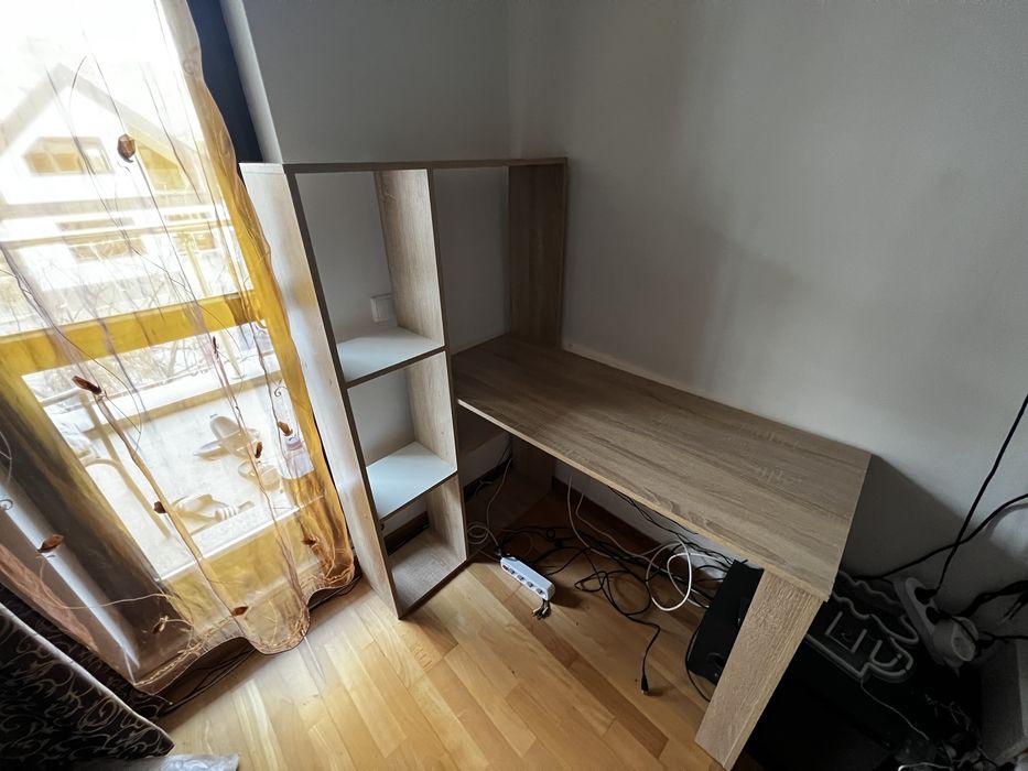 Vand birou in conditie buna