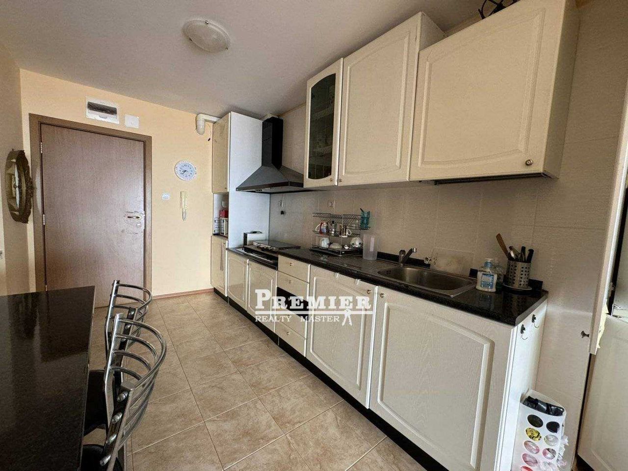 Продава се Тристаен апартамент в к.к. Слънчев бряг - 76 кв.м за 1277 €/кв.м - Снимка #13
