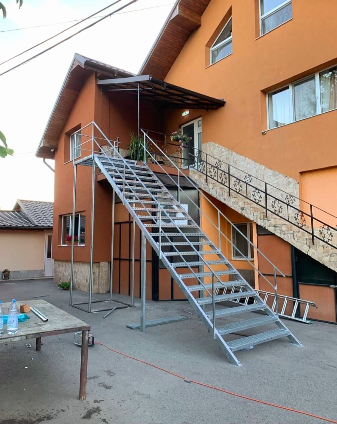 Scâri metalice zincate
