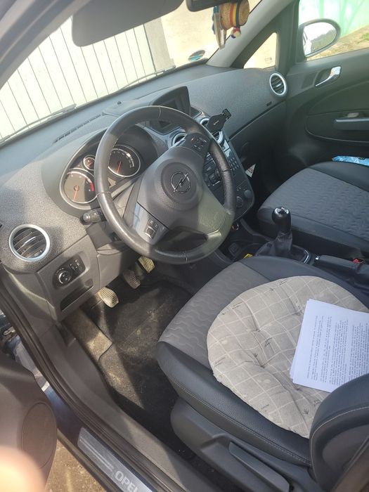 Opel corsa 2011 pret 2500E