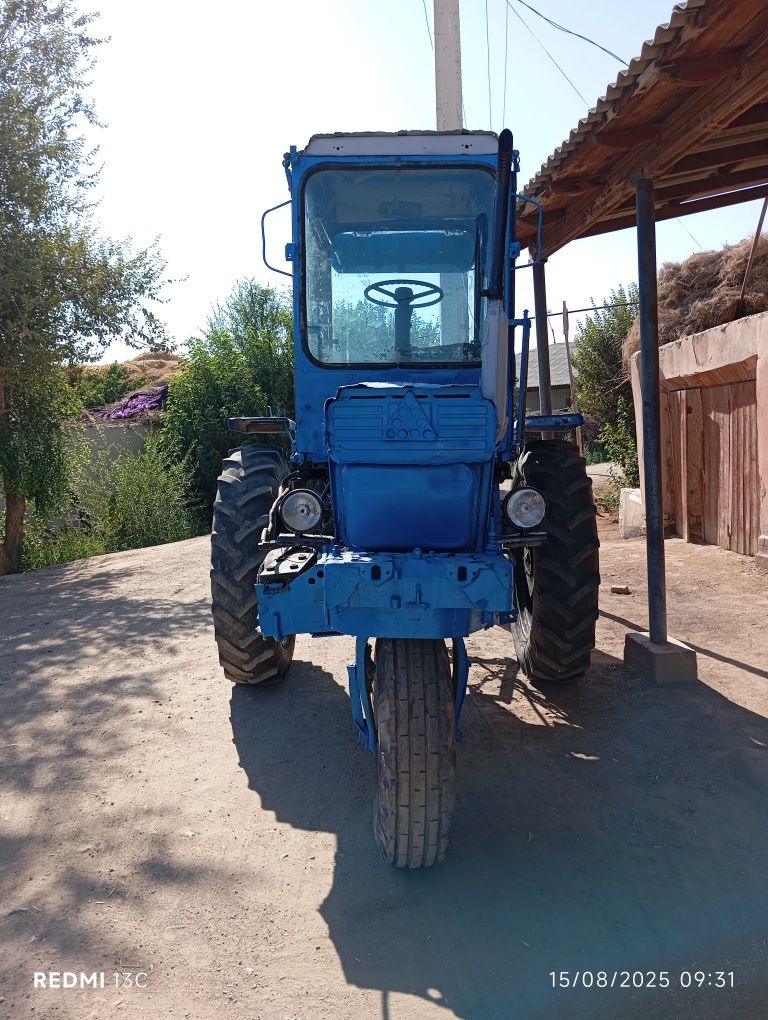 T 28 traktor sotiladi. Holati yaxshi.