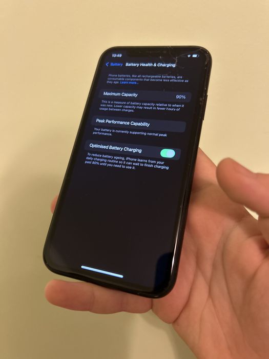 iPhone XR Black 64GB 90% Battery Health