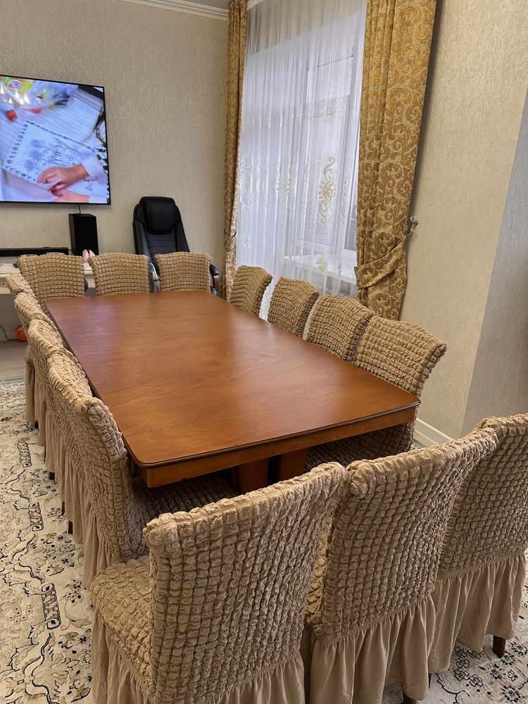 Продается стол со стульями