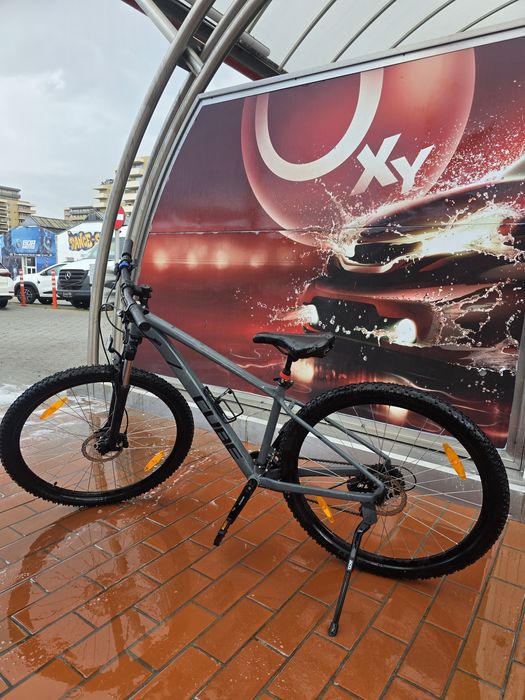 Vând bicicletă Cube Mărime M