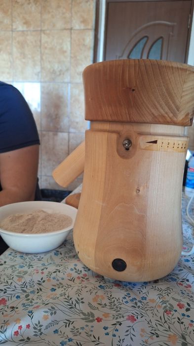 Moara de cereale electrica