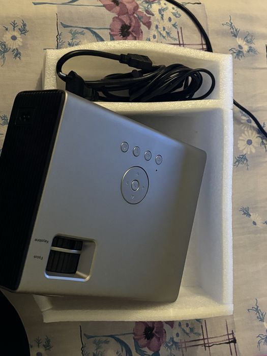 Проектор за филми, игри и др OVERMAX