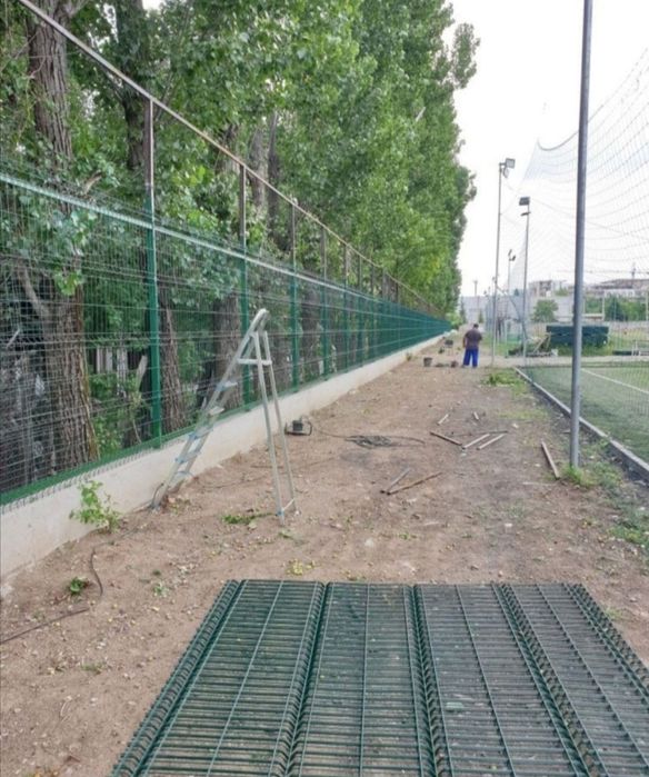 Facem garduri din plasă bordurată