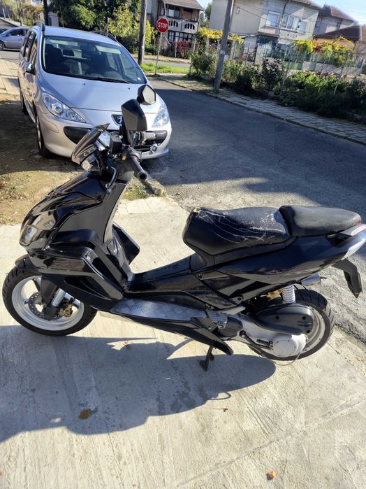 Скутер Aprilia sr 50