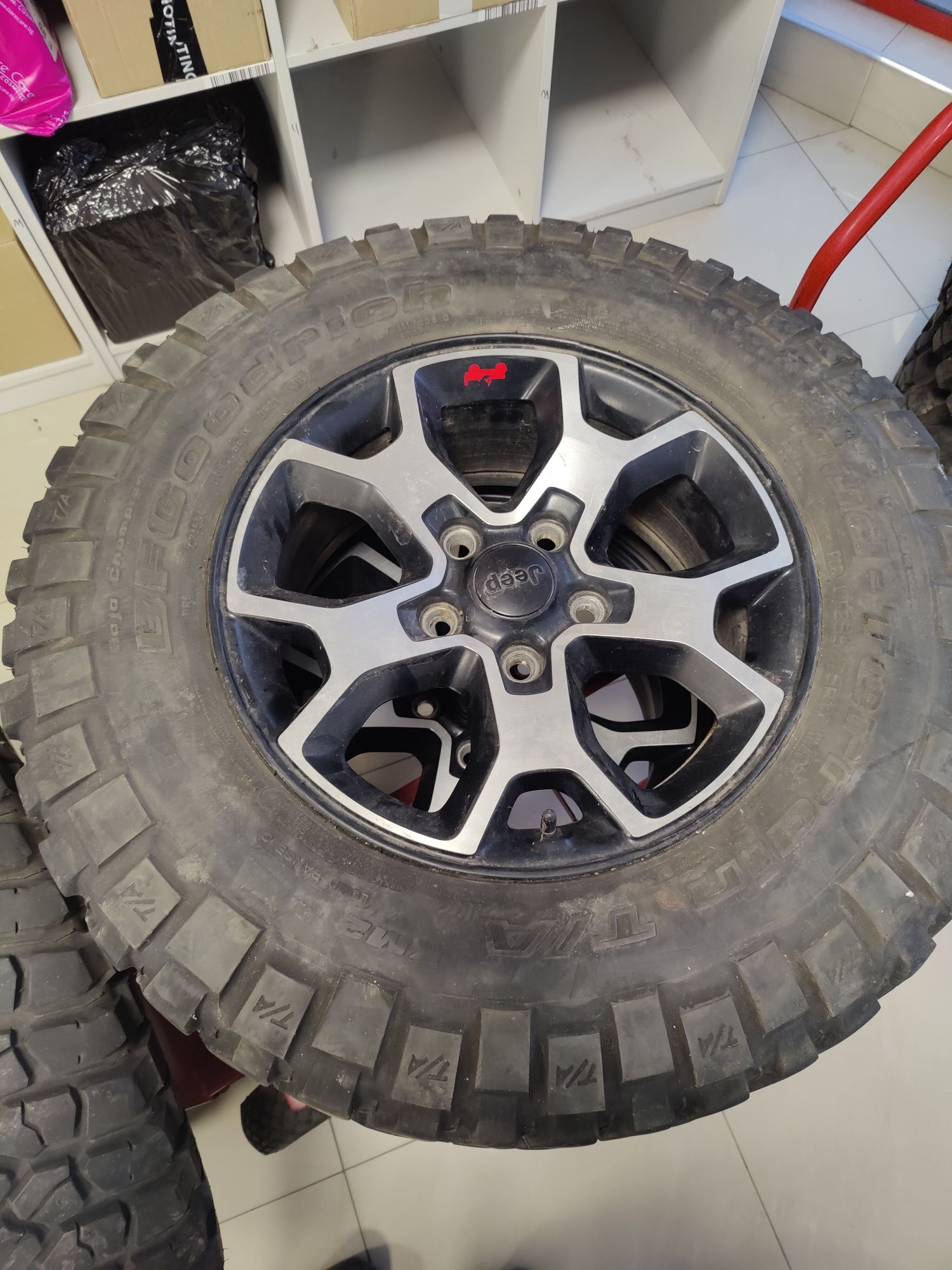 Гуми с джанти 255/75/17 Wrangler JL