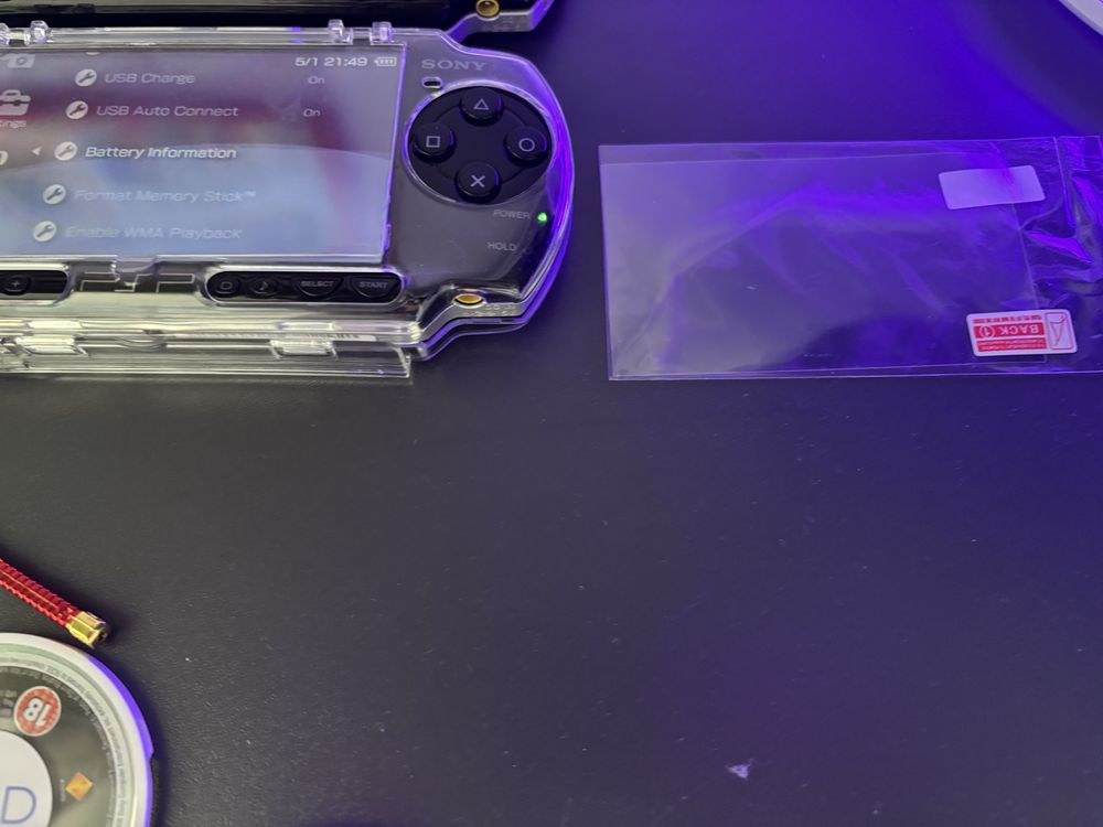 PSP MODAT + ACCESORII + peste 30 de jocuri + 5 UMD de colectie