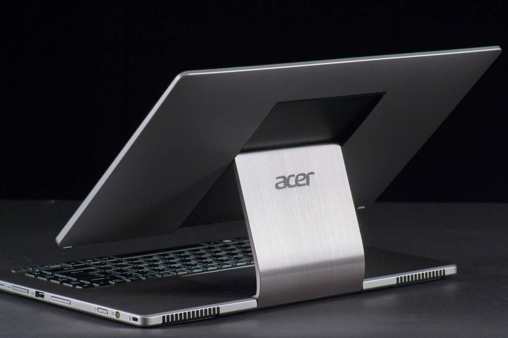 Продам ноутбук Acer R7 i core5