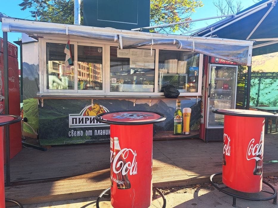 Продавам работещ павилион за скара