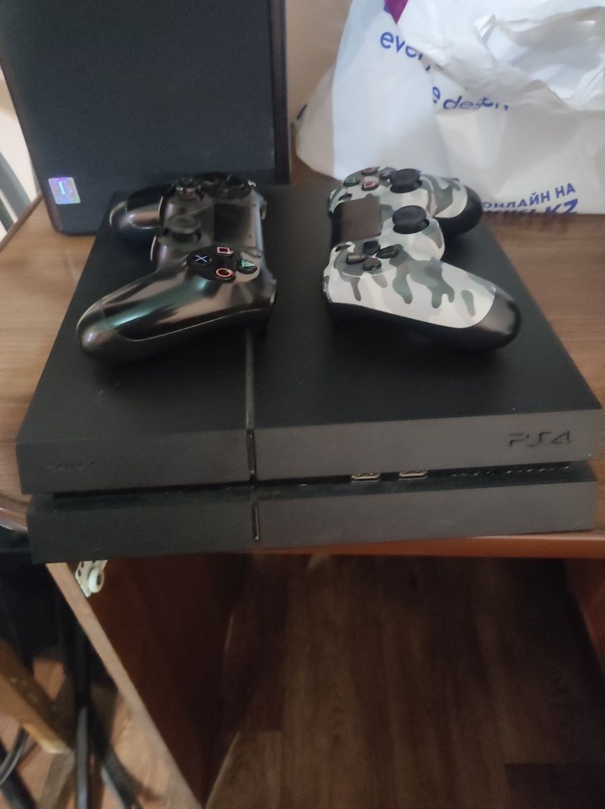 ps4, 2джостика  и 12 дисков