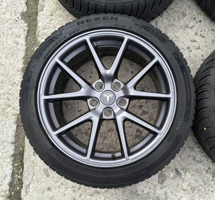 18 цола джанти с гуми за Tesla 3 Тесла