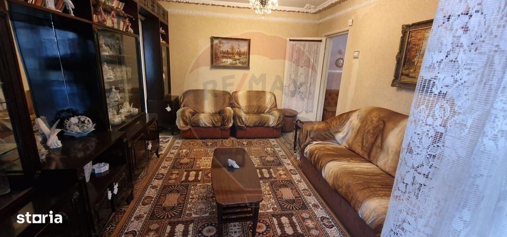 Apartament cu 3 camere în zona Ura, strada Republicii