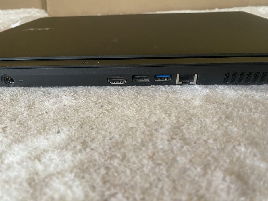 Acer ES 15 lntel kore i5 ‘7500 .RAM DDR4. 16GB