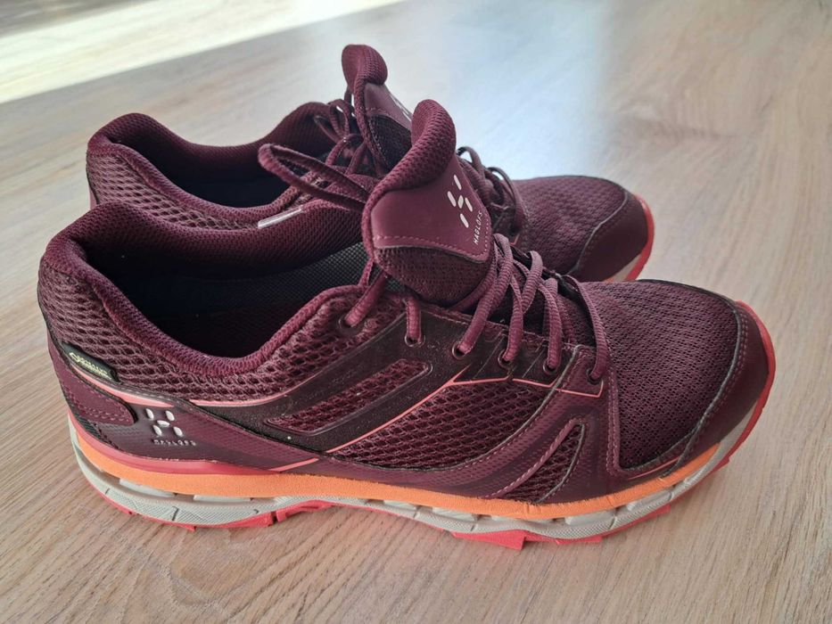 Дамски туристически маратонки Haglofs