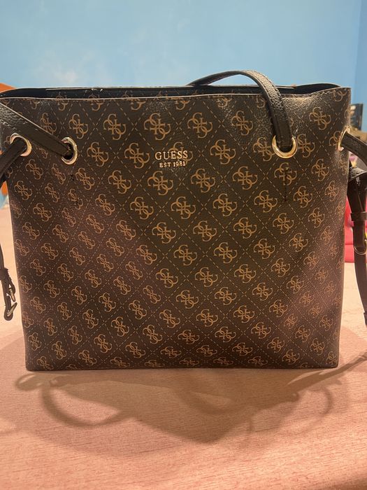 Дамска чанта ,,Guess”