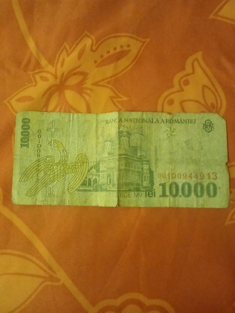 Vând bacnota de zece 1.0000