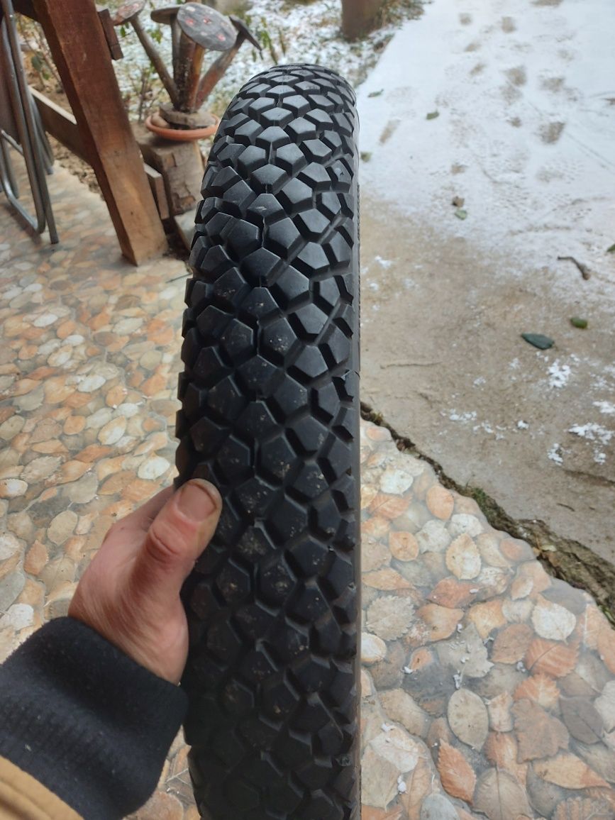 Anvelopă moto dimensiune 300 21 51 R