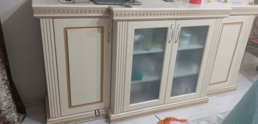 Продам  шкаф для зала