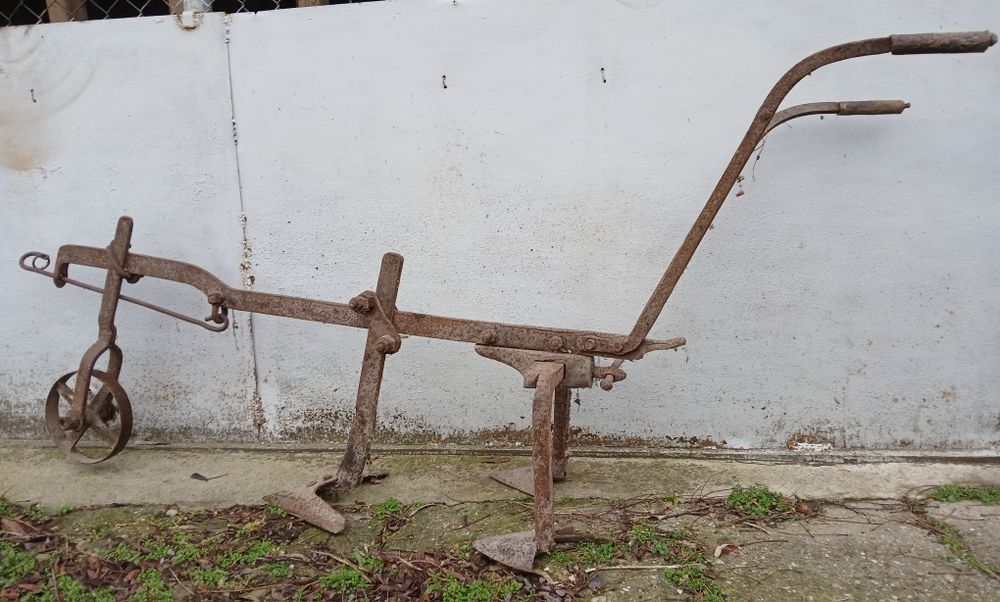 Plug prășitoare vechi