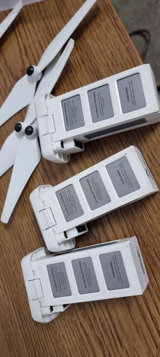 acumulatori , elici si incarcator drona dji phantom 3