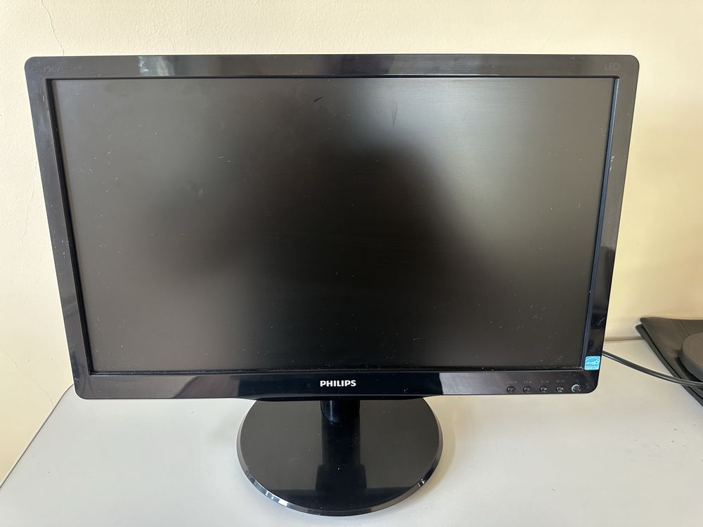 Мониторы Hp 21.5 диагональ и 19 диагональ