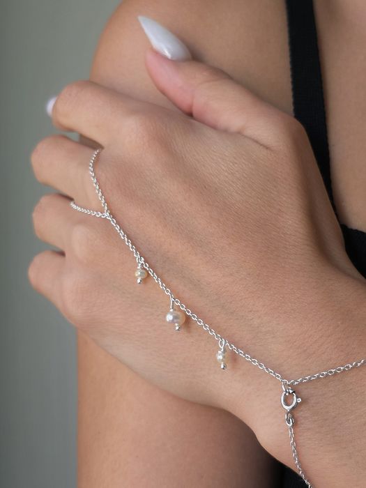 Гривна от сребърна верижка и естествени перли