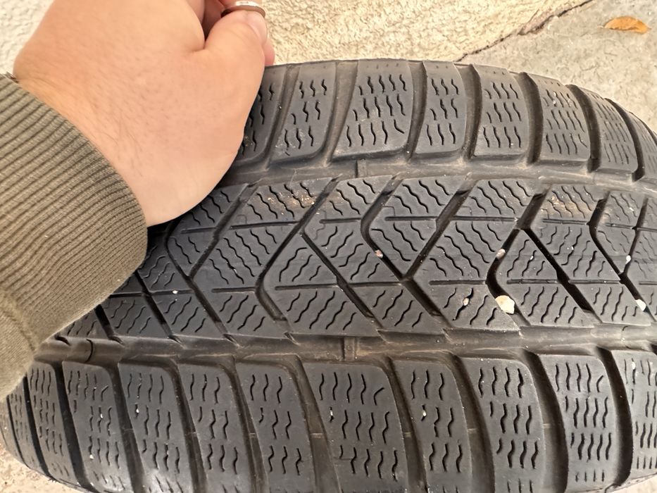 Vand cauciucuri iarna Pirelli sotto zero